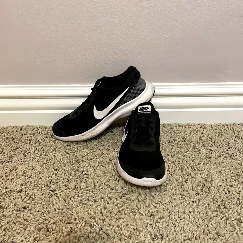 Nike Tennis Shoes